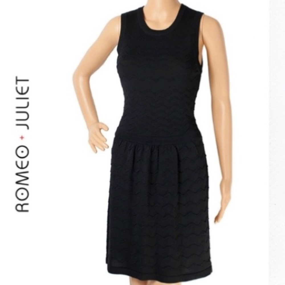Romeo & Juliet Couture textured above-the-knee dress / XS / Excellent condition